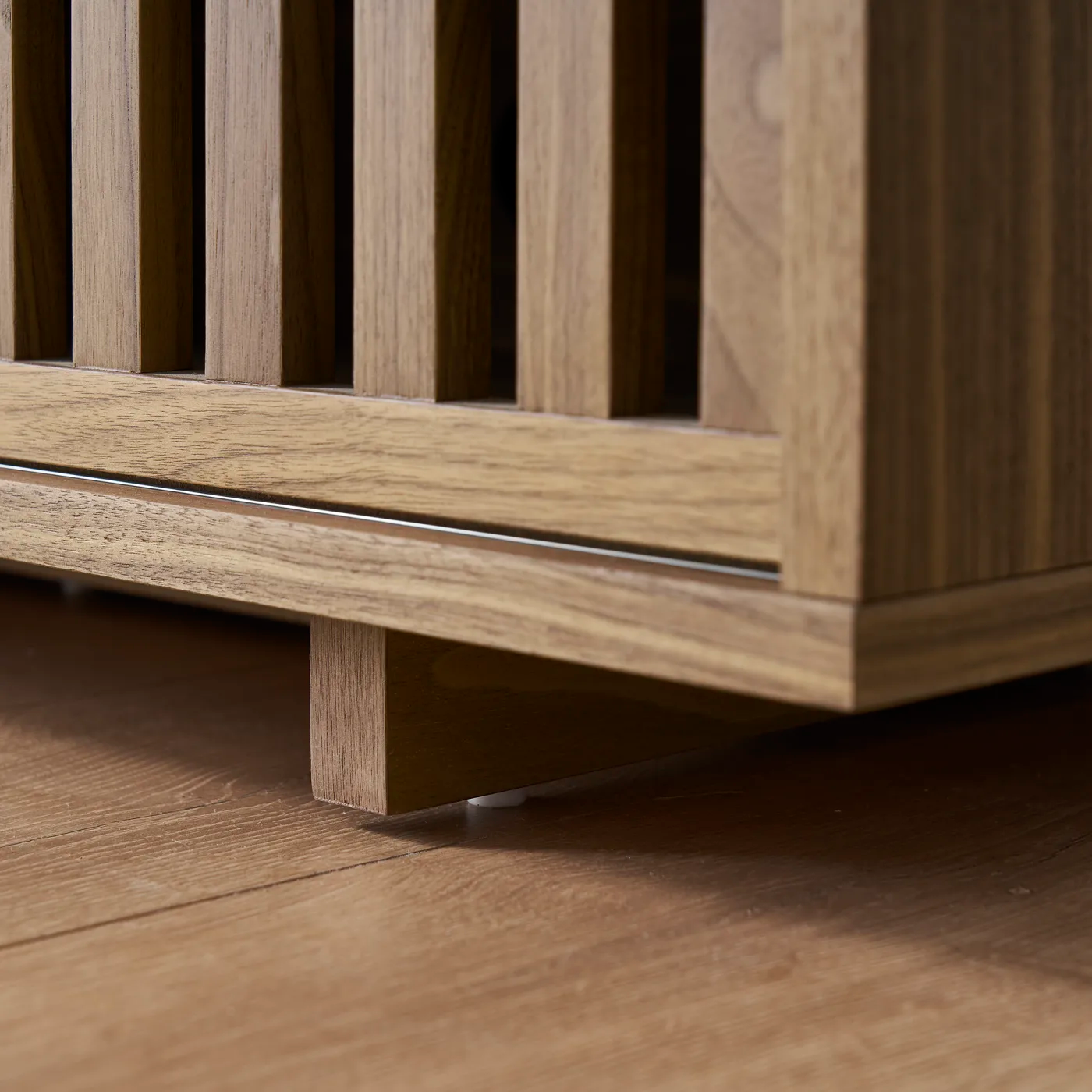 Newon-TV-Möbel aus Holz