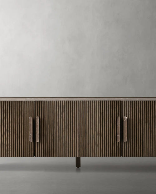 Masif mese ve mermer ust yuzeyli Moon Mermer Detayli Konsol on gorunumu.