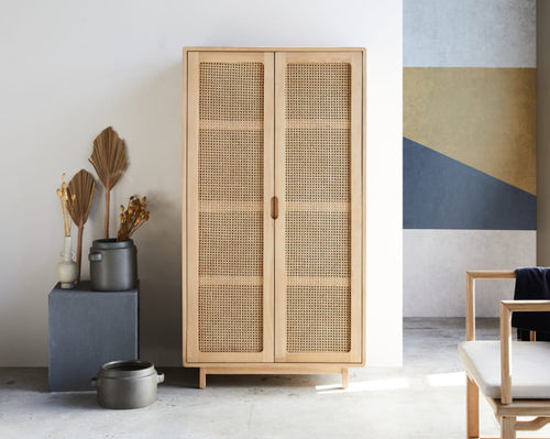 June Hazeran Garderobe