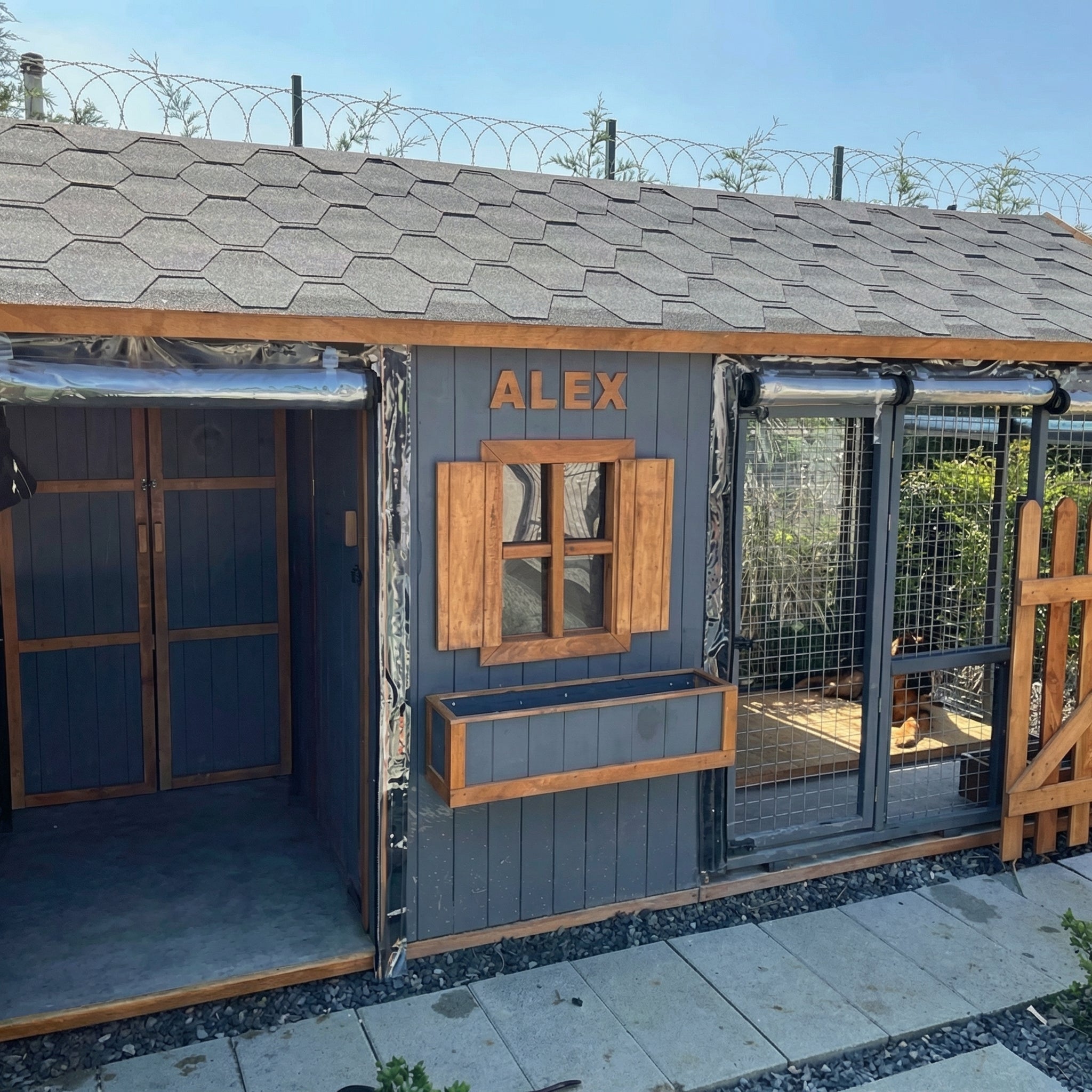 Alex Ahşap Köpek Kulübesi