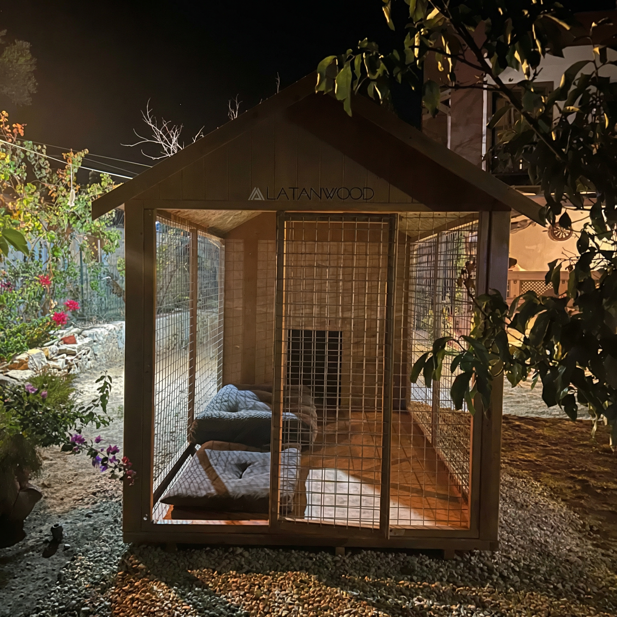 Belis Wooden Dog House