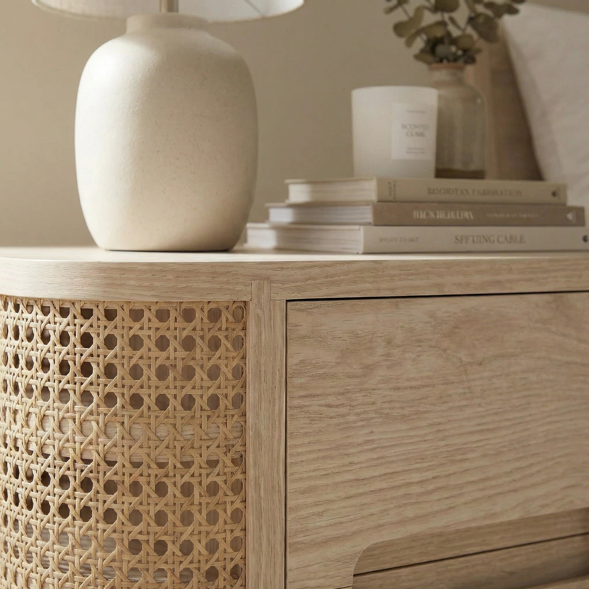 Athena Hazeranlı Komodin