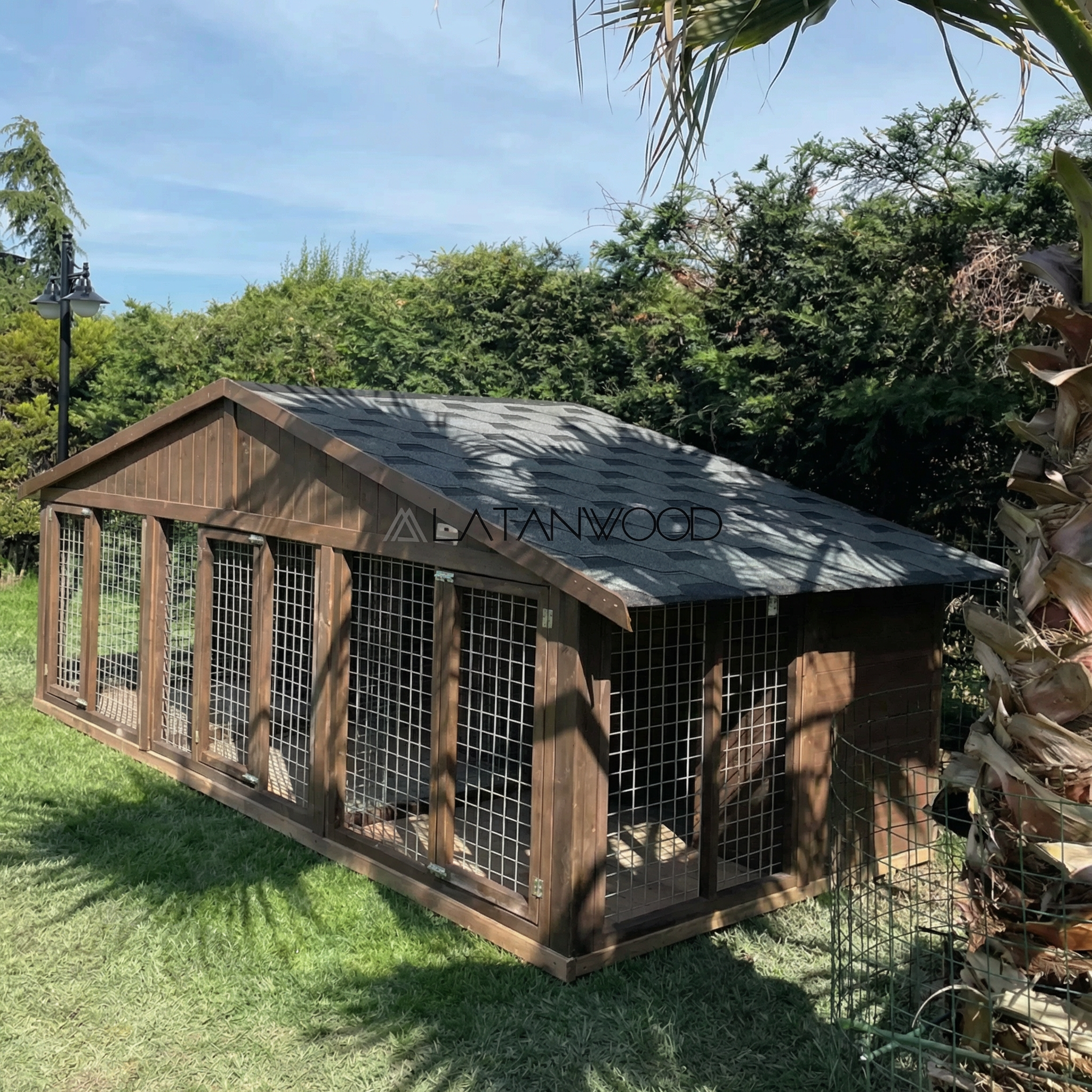 Samoi XXL Wooden Dog House