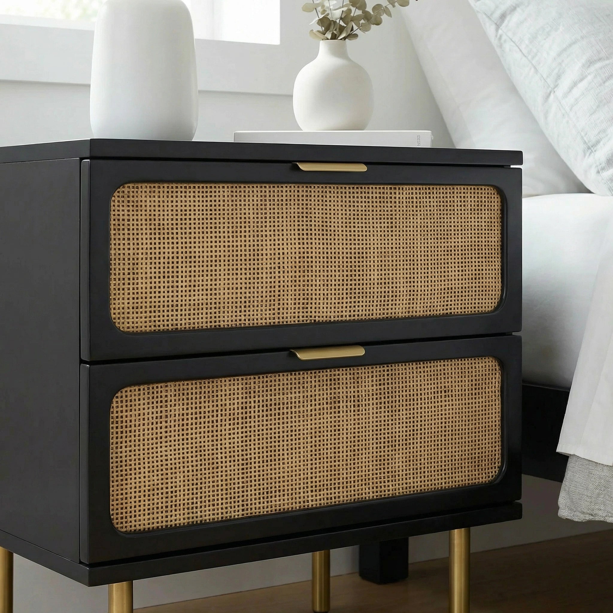 Noras Hazeranlı Nachttisch aus Holz