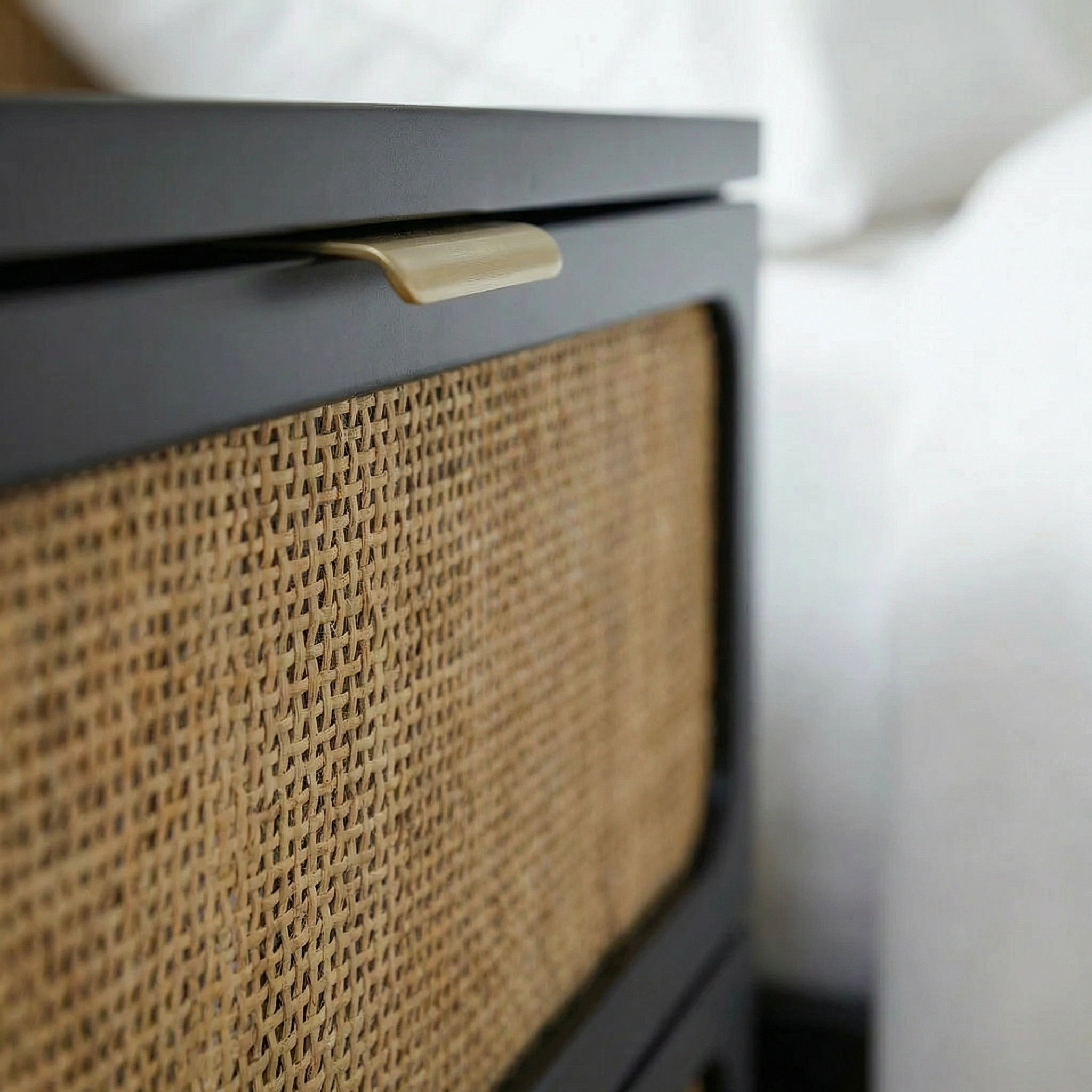 Noras Hazeranlı Nachttisch aus Holz