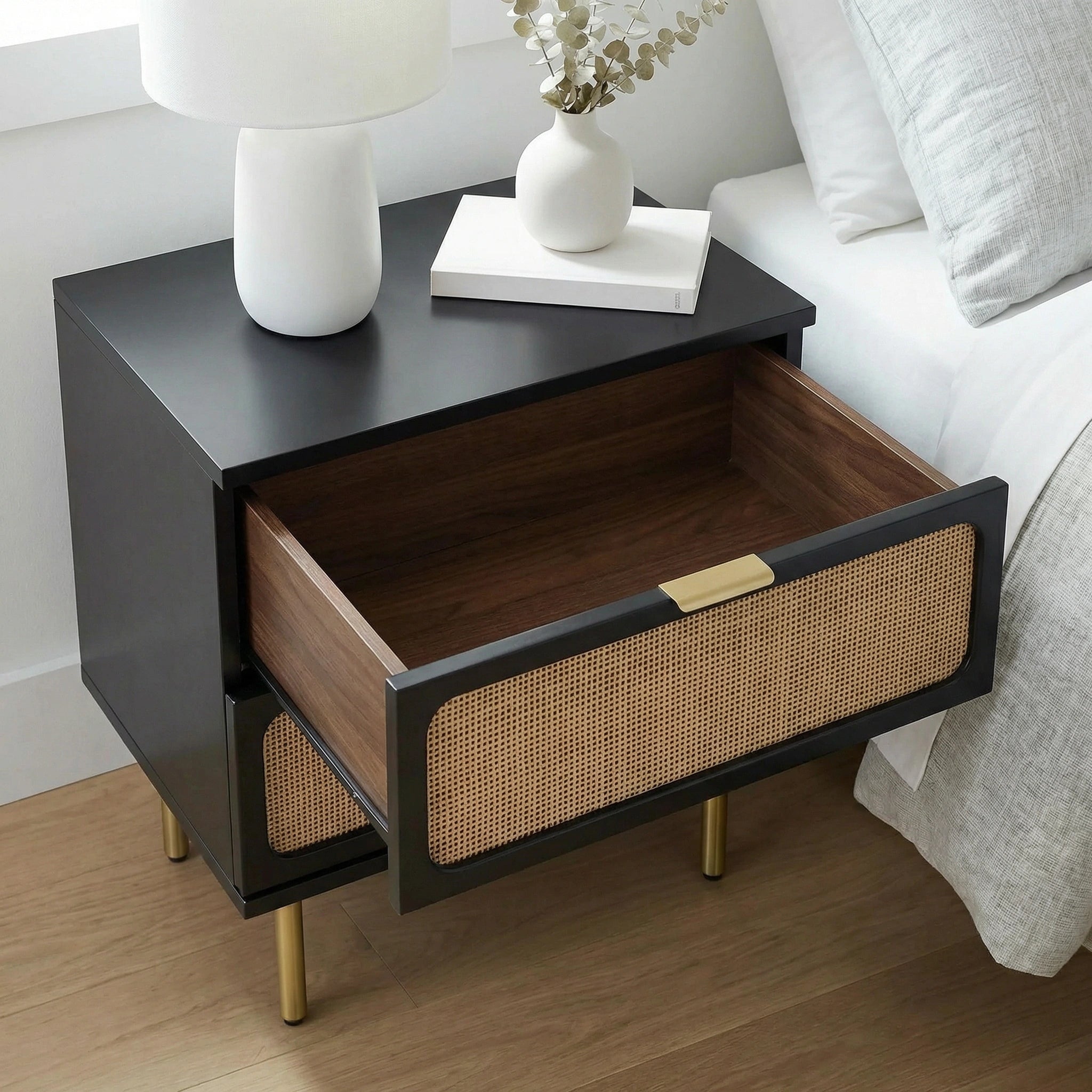 Noras Hazeranlı Nachttisch aus Holz