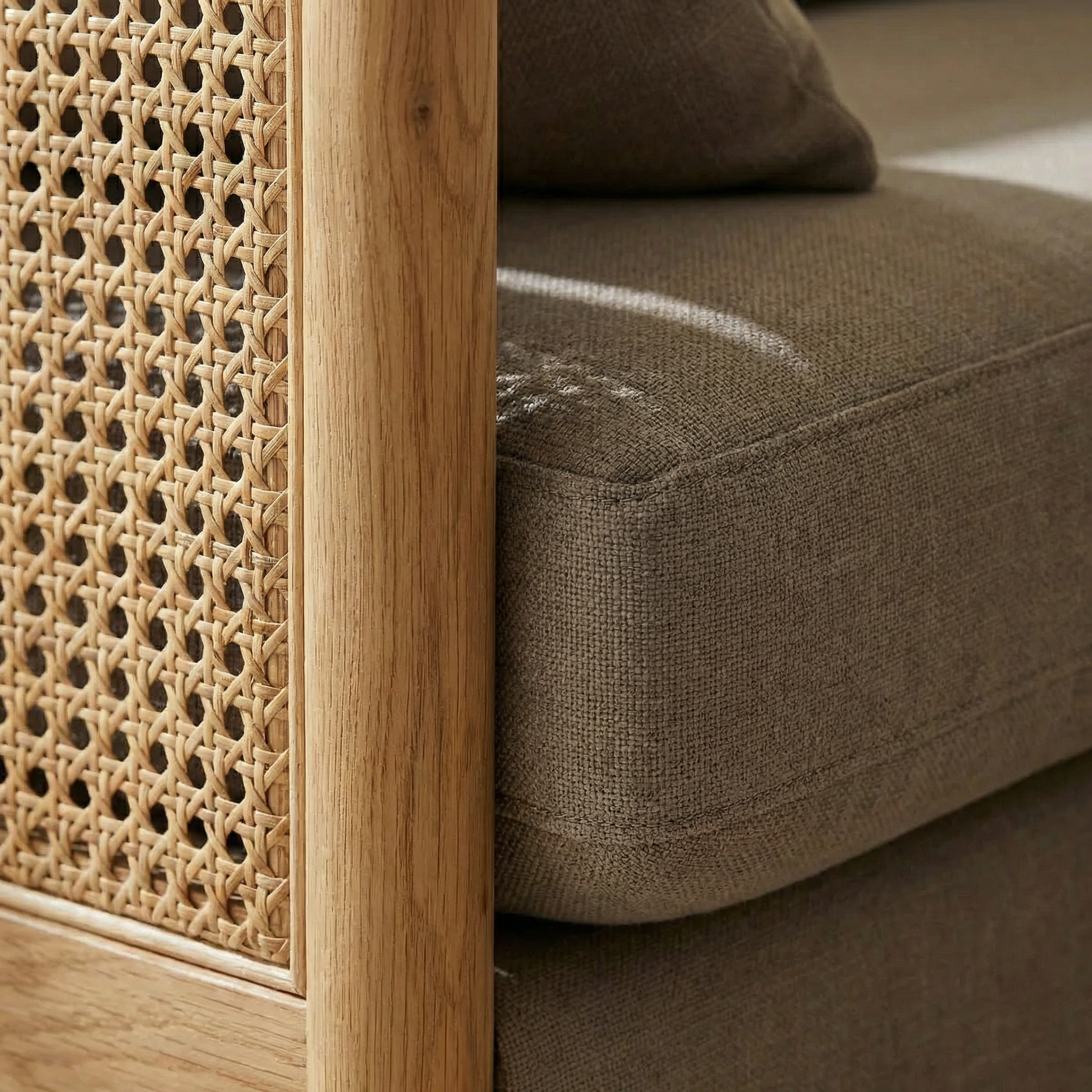 Soffy Hazeranlı Ahşap Koltuk