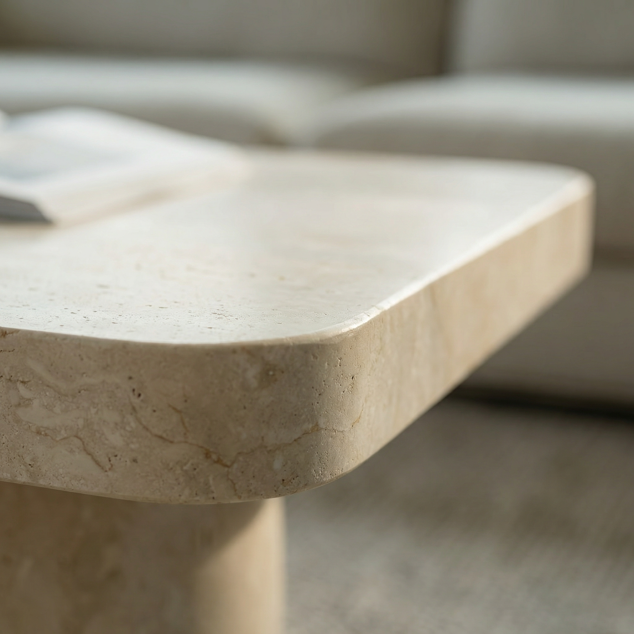 Suble Couchtisch aus Marmor