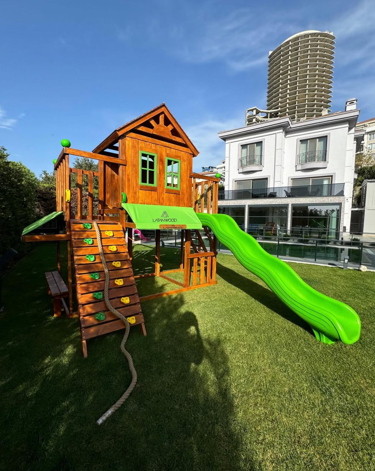Özel tasarım ahşap oyun parkı, bahçe için güvenli ve dayanıklı çocuk oyun alanı – Latanwood